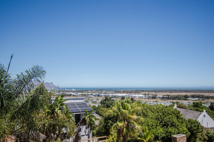 4 Bedroom Property for Sale in Heldervue Western Cape